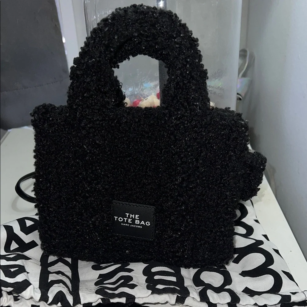 Marc Jacobs black teddy The Tote crossbody - Picture 10 of 10